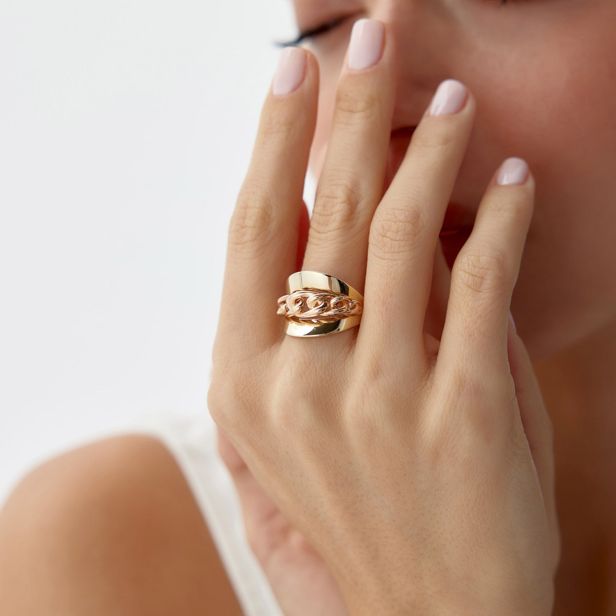 Two Tone Chain Connection Ring in 14K Gold