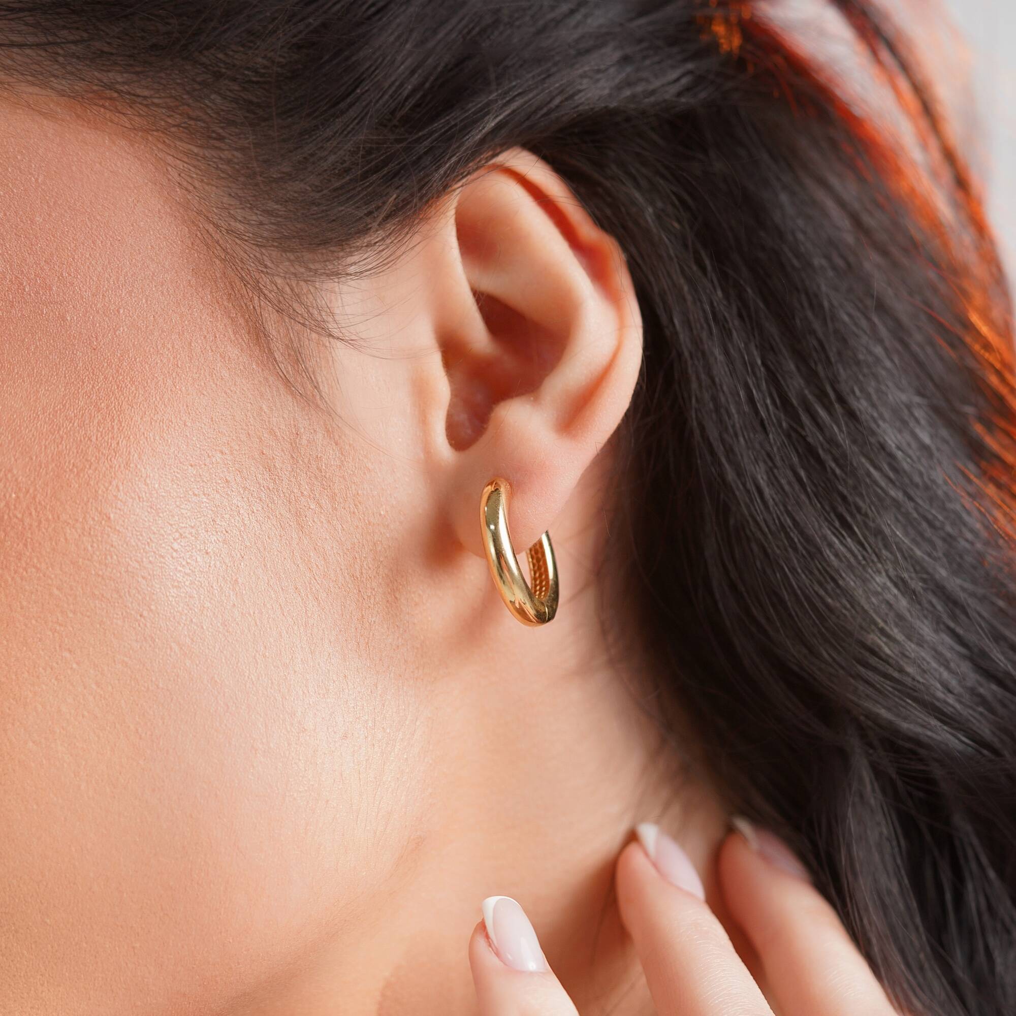 Medium Bold Hoop Earrings in 14K Gold