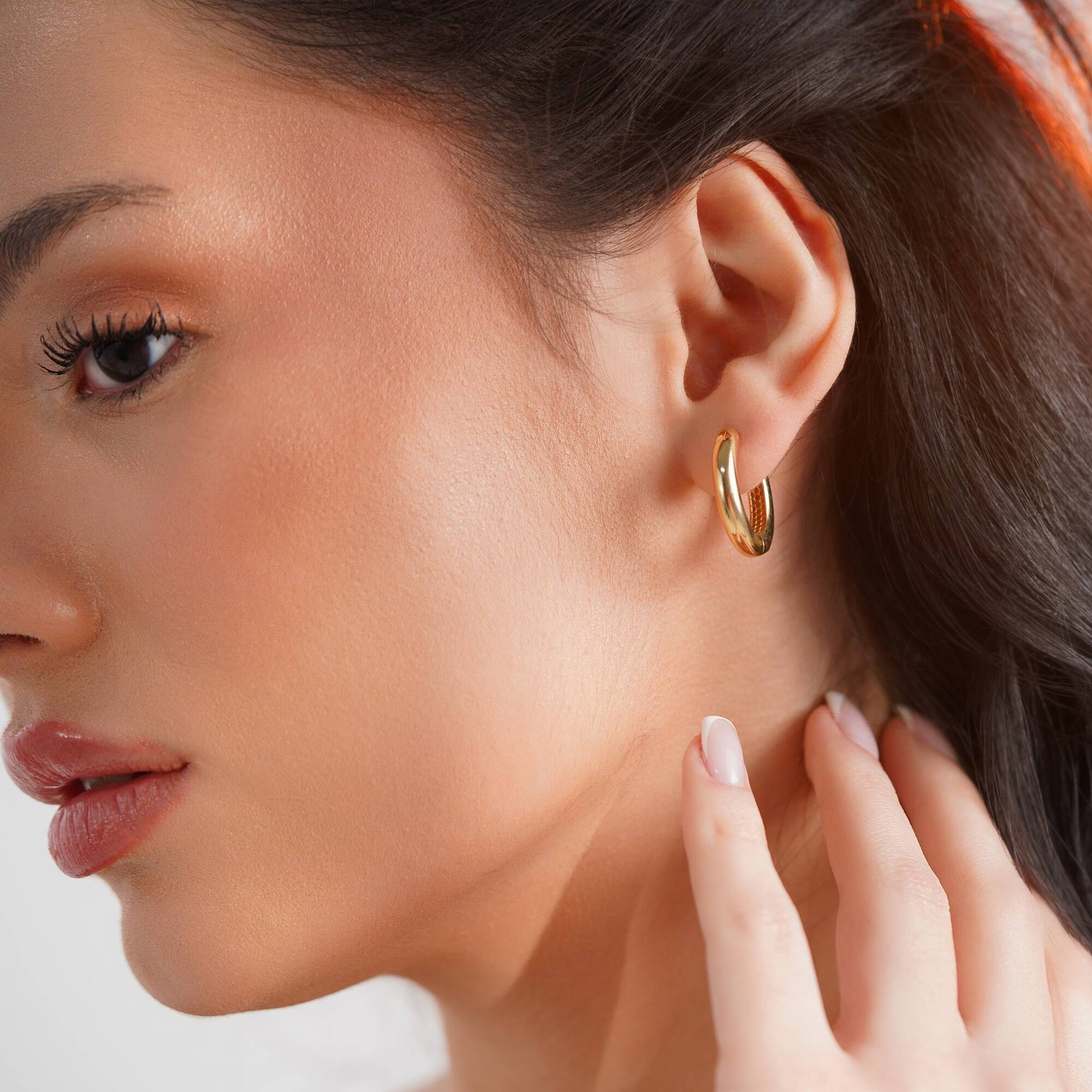 Medium Bold Hoop Earrings in 14K Gold