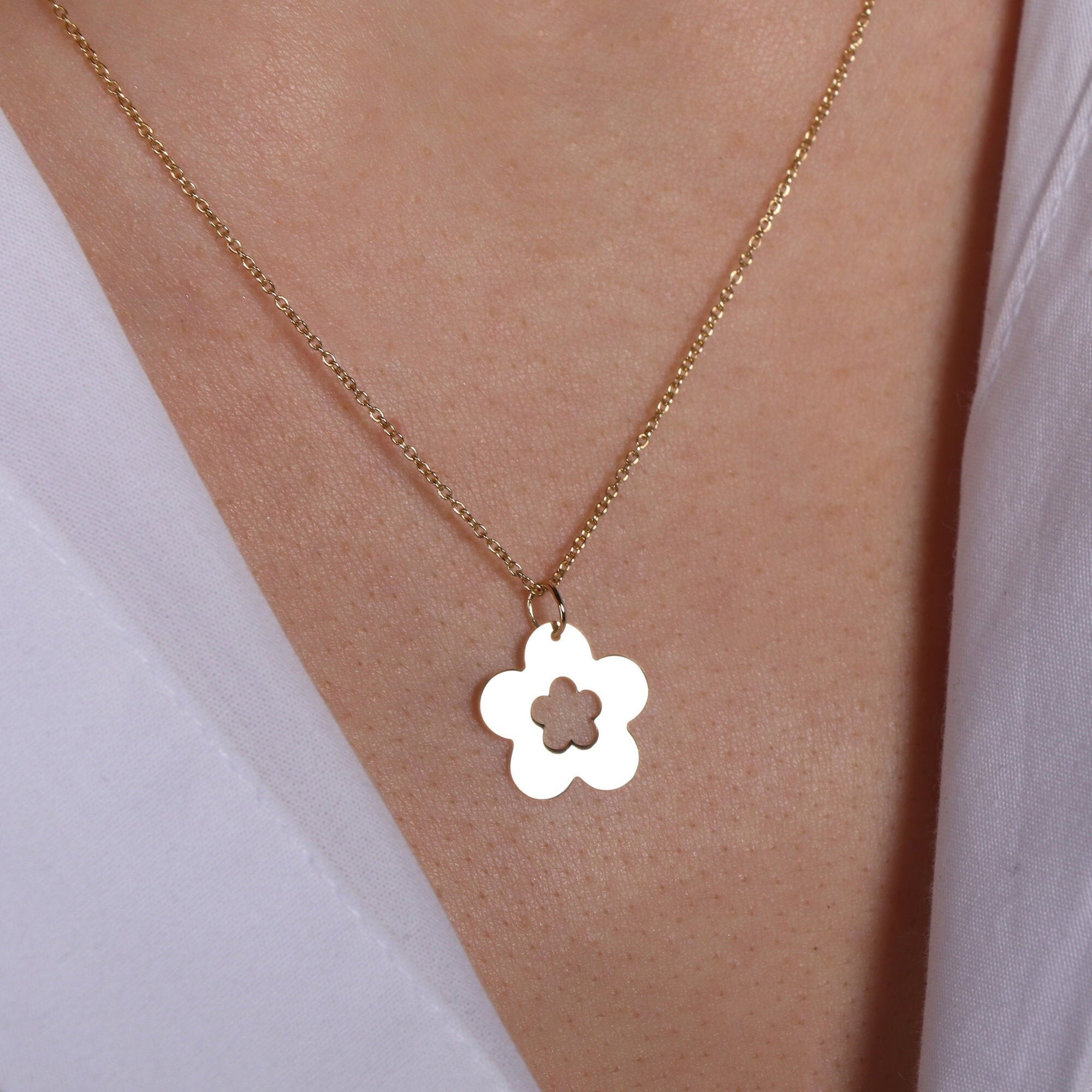 Flower Necklace in 14K Gold