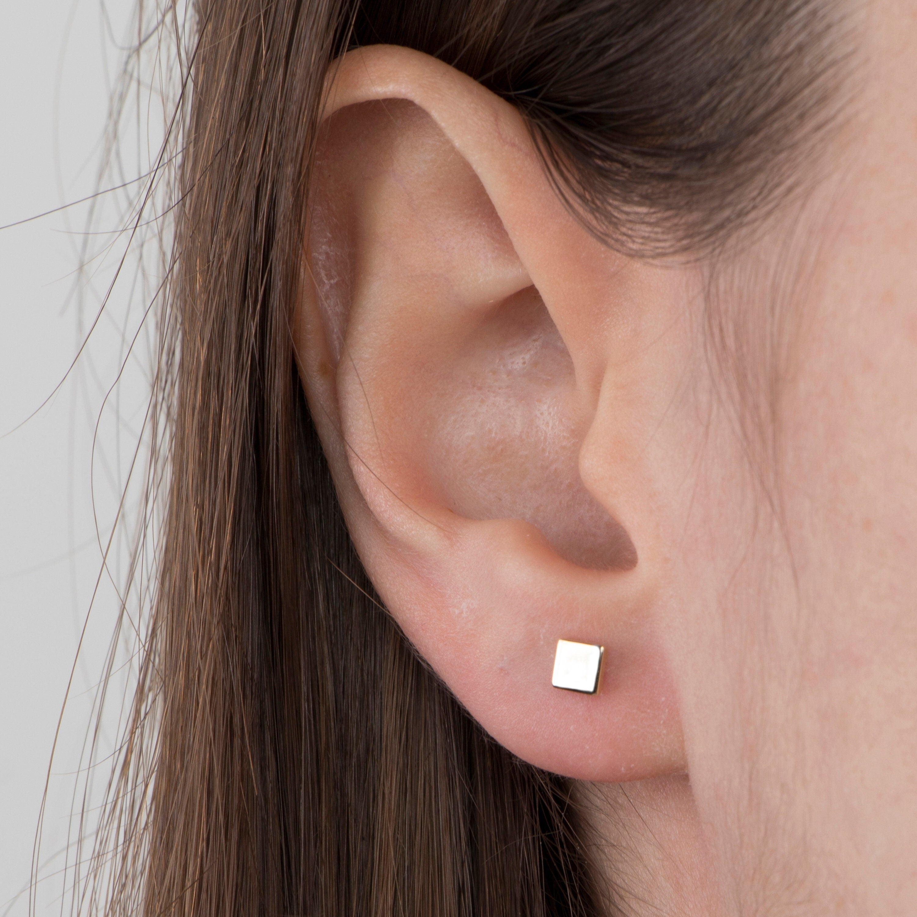 Single Square Stud in 14K Gold