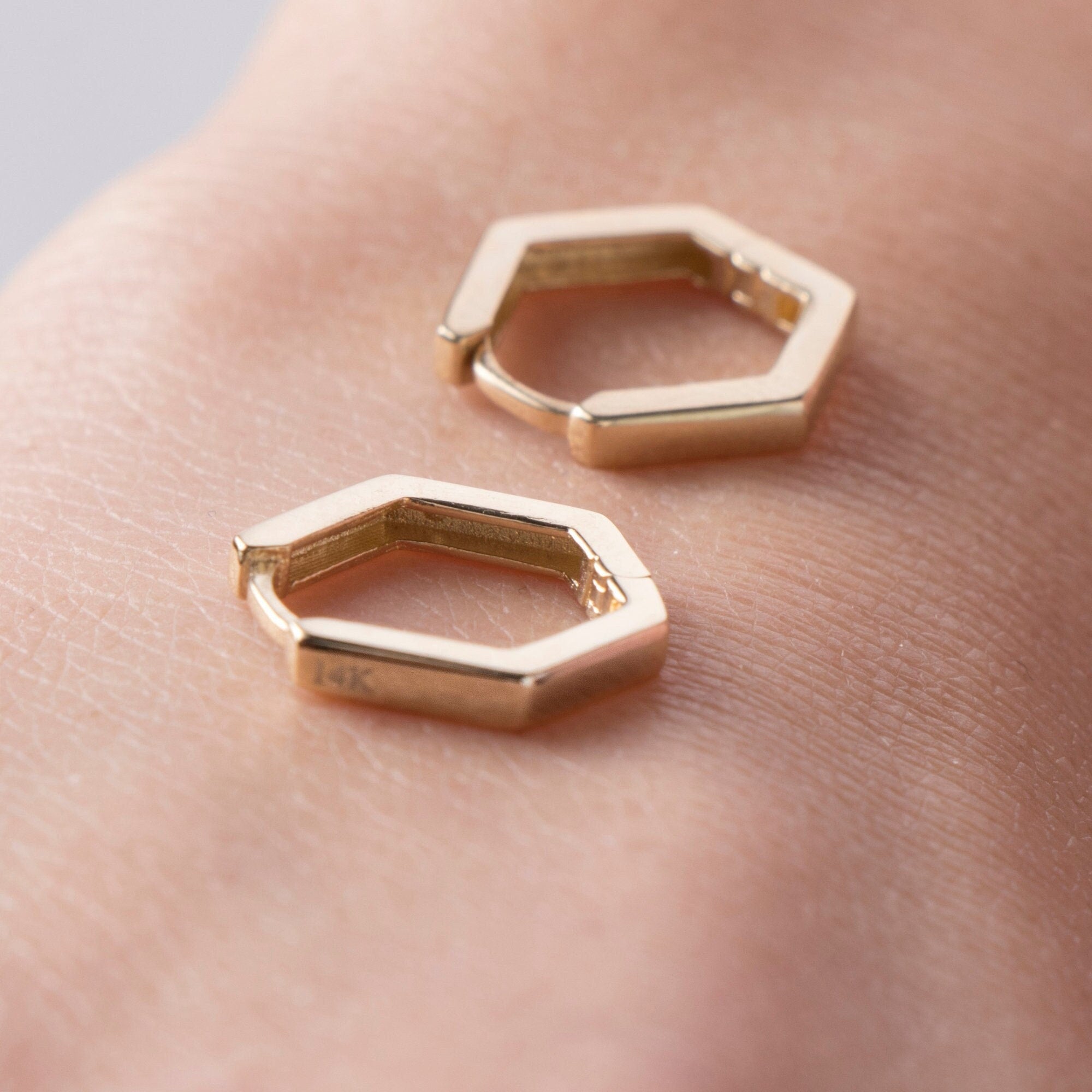 Minimal Hexagon Hoops