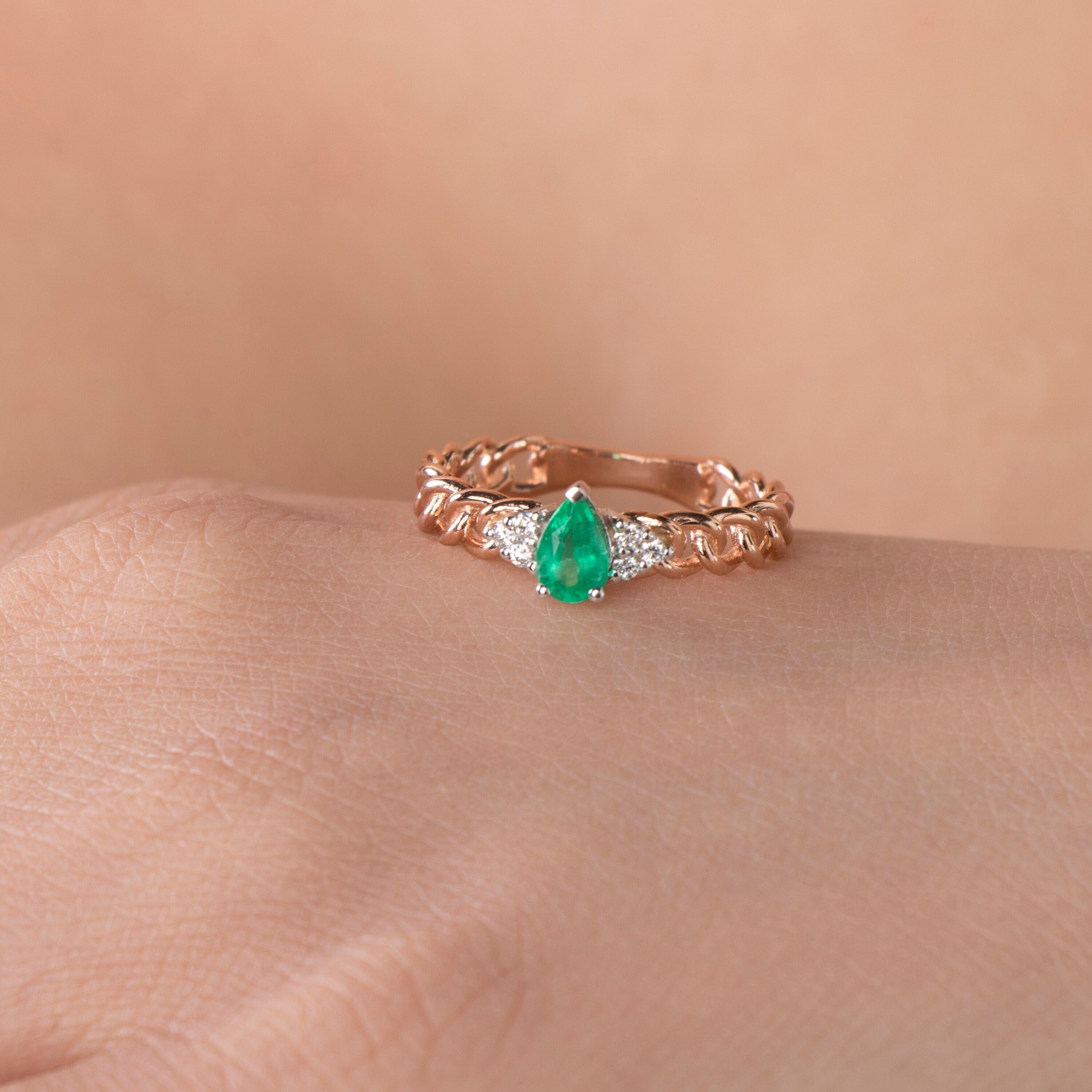 Emerald and Diamond Chain Ring in 14K Gold