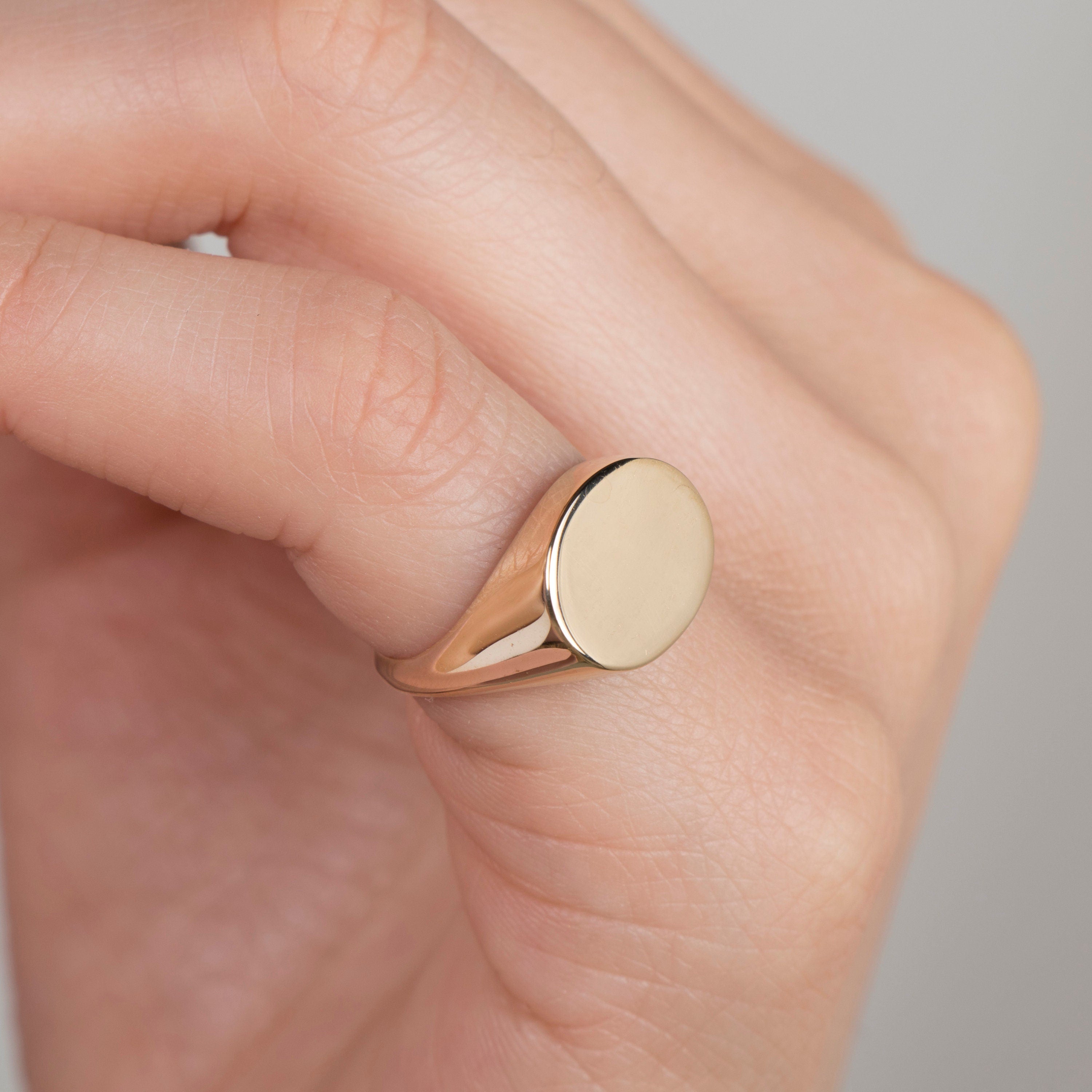 Oval Signet Ring in 14K Gold